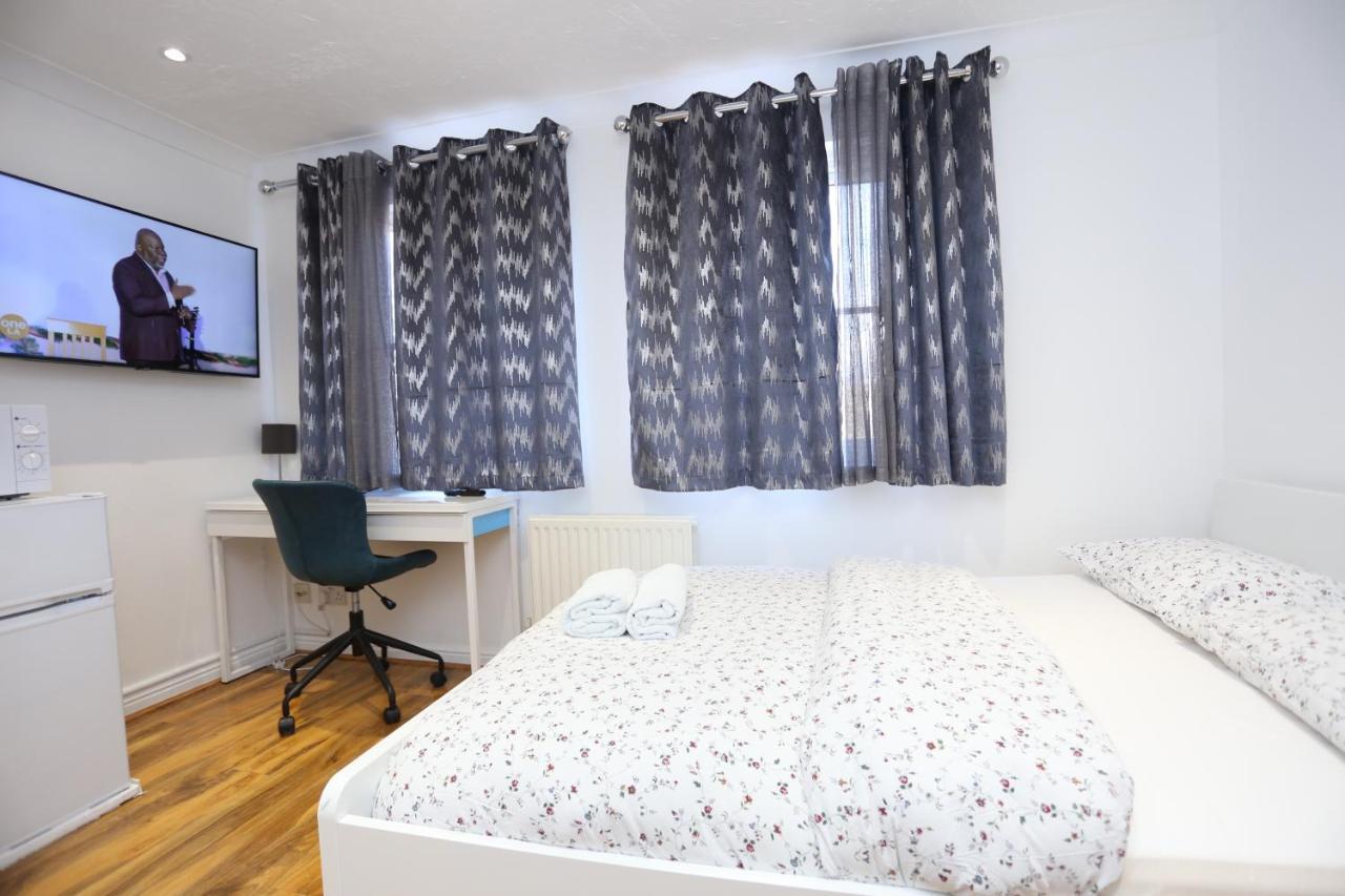 Fabulous Room With En-Suite Bathroom And Shared Kitchen Thamesmead  エクステリア 写真