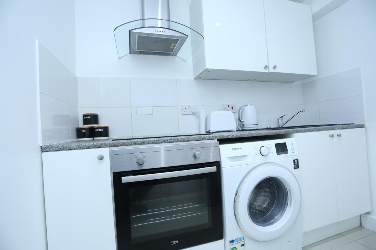 Fabulous Room With En-Suite Bathroom And Shared Kitchen Thamesmead  エクステリア 写真